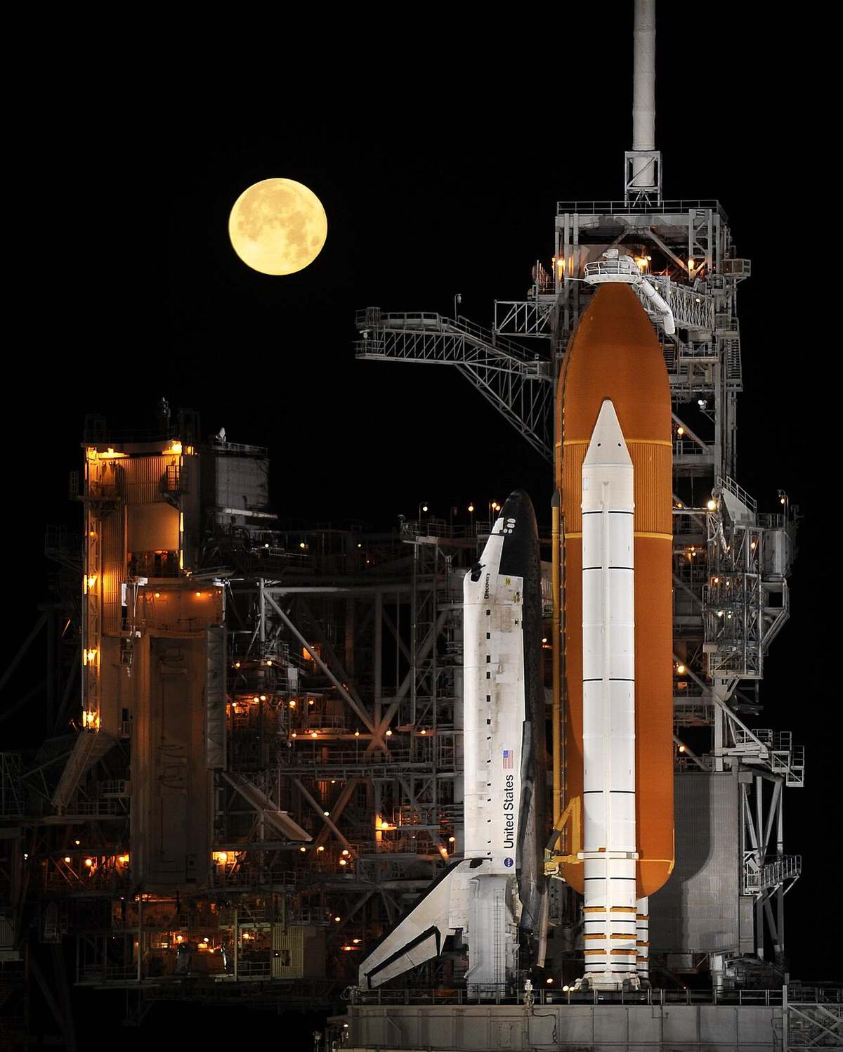 Space Shuttle Discovery under a full moon — inspiration for your spaceship name ideas